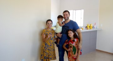 Vídeo Mostrando o dia da entrega da casa da família Abreu