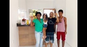 Entrega da casa da família Schimidel