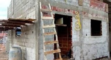 Andamento das obras de construção da casa em Cascata - Serra E.S.